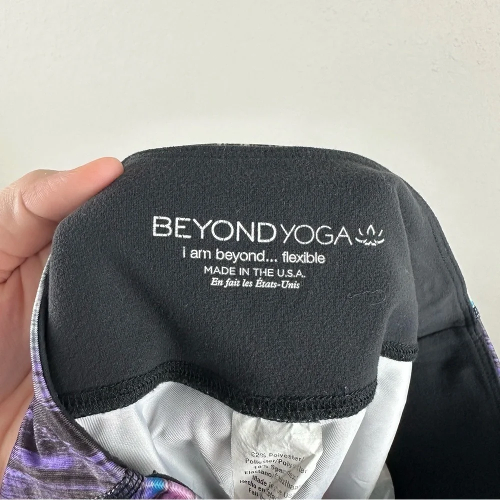 Beyond Yoga Purple Pink Silver Lux Foxing Cropped Athletic Leggings Size Small